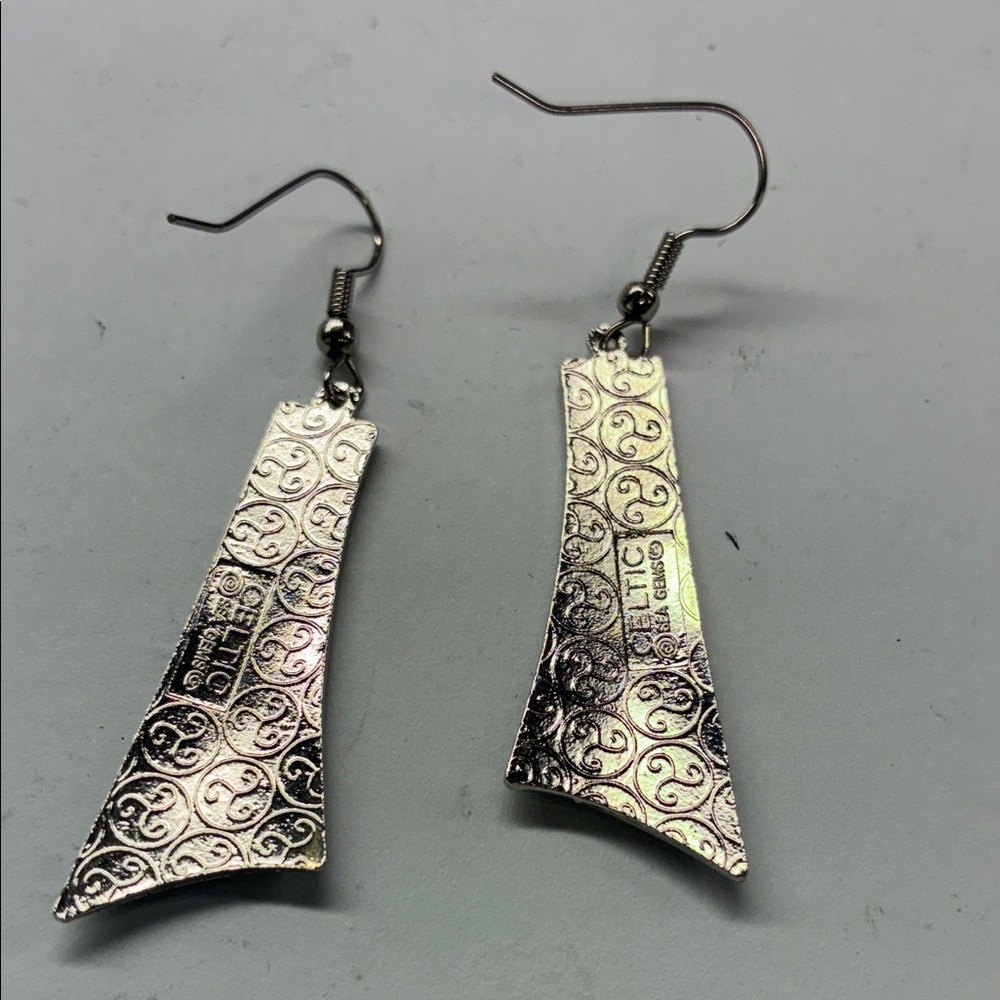 Artistic Celtic Green and Black Earrings - Picture 3 of 3